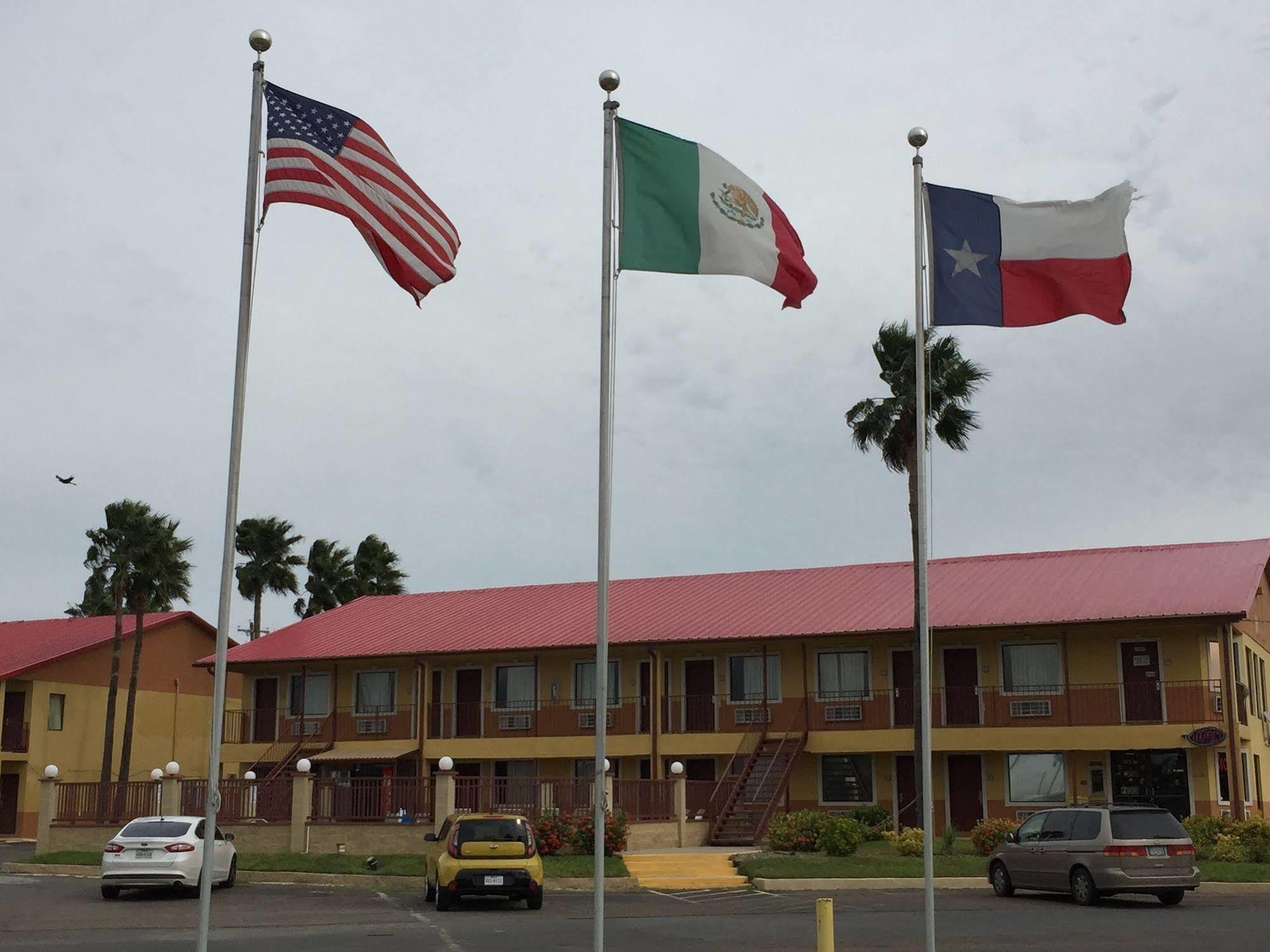 Deluxe Inn Airport McAllen Esterno foto